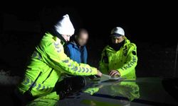 Uygulama noktasına gelmeden otomobilini park etti, sürücünün kendisi olmadığını iddia etti