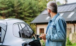 Elektrikli Araçlar İçin Şarj İstasyonu – Geleceğin Mobil Enerji Çözümü