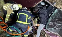 Aile Felaketi! Otomobil Şarampole Devrildi: Aynı Aileden 4 Kişi Yaralı, Şansları Yaver Gitti