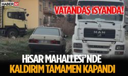Kaldırımda Araba, Yanında Tır! Vatandaş Çözüm İstiyor