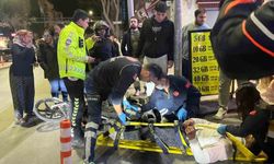 Aniden duran otomobile motosiklet çarptı: 1 yaralı