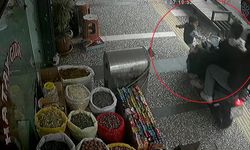 İş yerinden fırlayan 5 yaşındaki çocuğun ölümden döndüğü kaza anları güvenlik kamerasına yansıdı