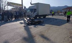 Kamyonet ile çarpışan motosikletin sürücüsü hayatını kaybetti