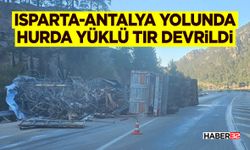 Isparta-Antalya Yolunda Hurda Yüklü Tır Devrildi