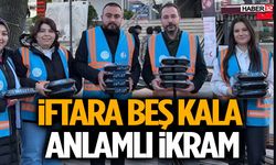 İftara Beş Kala Gençlik Kolları’ndan Anlamlı İkram