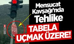 Mensucat Kavşağı’nda Tehlike Tabela Uçmak Üzere!