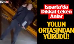 Arabalara Aldırış Etmedi Yolun Ortasında Yürüdü
