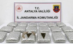 Antalya'da jandarmadan uyuşturucu operasyonu: 30 kilogram skunk maddesi ele geçirildi