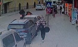 Yaya geçidinde karşıya geçen kadın, motosikletin çarpmasıyla yaralandı