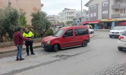 Yayanın aracın altında kaldığı kaza kamerada