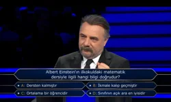 Albert Einstein'ın ilkokuldaki matematik dersiyle ilgili hangi bilgi doğrudur?
