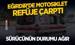 Eğirdir'de Motosiklet Refüje Çarptı