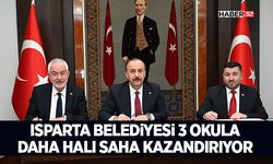 Isparta Belediyesi 3 okula daha halı saha kazandırıyor