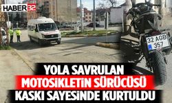 Yola savrulan motosikletin sürücüsü kaskı sayesinde kurtuldu