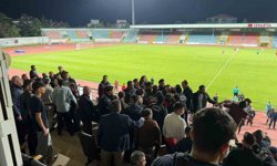 Play-off maçında tansiyon yükseldi, protokol tribününde kavga çıktı