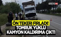 Ön Tekeri Fırladı! - Tomruk Yüklü Kamyon Kaldırıma Çıktı