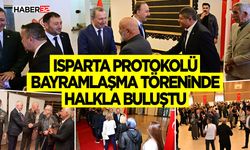 Isparta Protokolü Bayramlaşma Töreninde Halkla Buluştu