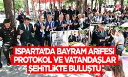 Protokol ve Vatandaşlar Şehitlikte Buluştu