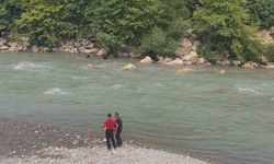 Alanya'da çayda kaybolan genci arama çalışmalarına sabah devam edilecek