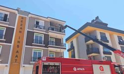 Apartman dairesindeki yangın korkuttu