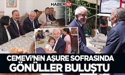 Cemevi’nin aşure sofrasında gönüller buluştu