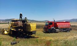 Burdur'da hasat yapan biçerdöver alevlere teslim oldu