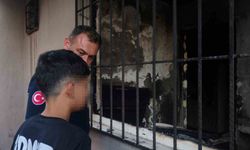 İtfaiye erleri yangından kurtulan çocuğu yalnız bırakmadı: 'Allah çocuğumu korumuş'