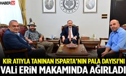 Kır Atıyla Tanınan Isparta’nın Pala Dayısı'nı Vali Erin Makamında Ağırladı