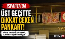 Isparta’daki Üst Geçitte Dikkat Çeken Pankart!