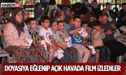 Doyasıya Eğlenip Açık Havada Film İzlediler