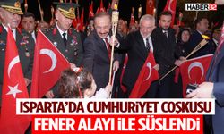 Isparta’da Cumhuriyet Coşkusu Fener Alayı İle Süslendi