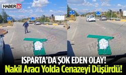 Isparta’da Şok! Nakil Aracı, Yolda Tabutlu Cenazeyi Düşürdü!