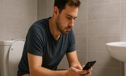Telefonla Tuvalete Girenler Dikkat! Ansızın Geliyor