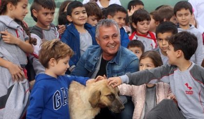 Belediye Başkanı, MAYDER üyeleriyle birlikte hayvan barınağında temizlik yaptı