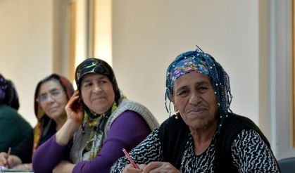 Muratpaşa’da kadınlar için okuma yazma kursu