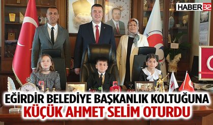 Mustafa Özer Başkanlık koltuğunu çocuklara devretti