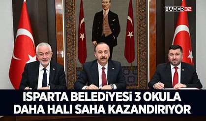 Isparta Belediyesi 3 okula daha halı saha kazandırıyor