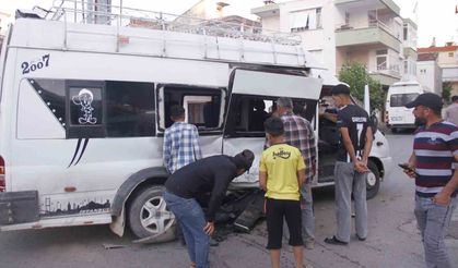 Tarım işçilerini taşıyan iki minibüs çarpıştı: 5 yaralı