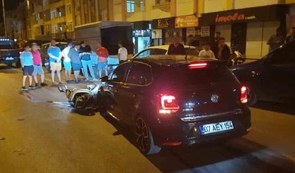 Antalya'da otomobil ile motosikletin çarpıştığı kazada 1 kişi yaralandı