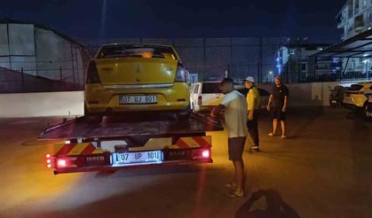 Trafik kavgasında ticari taksi sürücüsünün yumruk attığı yaşlı adam yere düştü