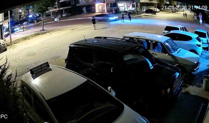 Yolun karşısına geçmeye çalışan kadını hayattan koparan kaza kamerada