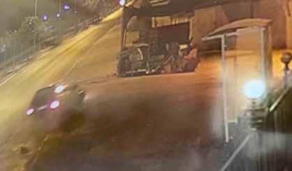 Antalya'da ilginç kaza: dükkana uçtu, önce gitti sonra helalleşmek için geri döndü