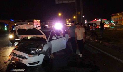 Antalya'da otomobiller çarpıştı: 2 yaralı