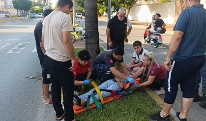 Kasise hızlı giren motosiklet sürüklendi: 1 yaralı