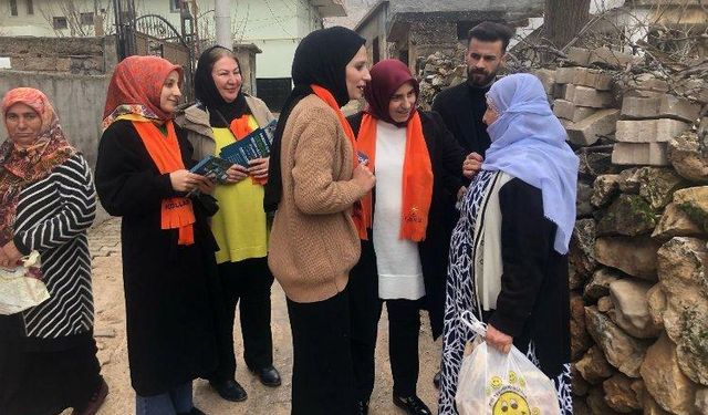 AK Parti Mardinli kadınlar tam kadro sahada