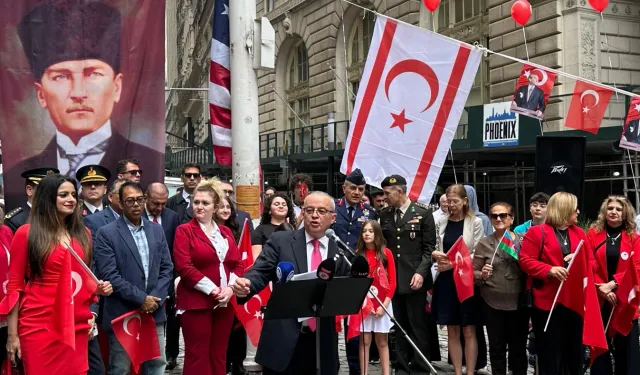 Türk Bayrağı Wall Street'te göndere çekildi