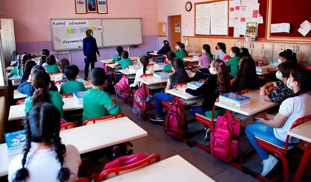 Okullarda ilk hafta yoklama alınır mı, devamsızlık yazılır mı?