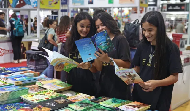 Antalya Kitap Fuarı'na öğrencilerden yoğun ilgi