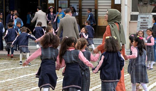 10 Kasım'da okullar tatil mi? 10 Kasım resmi tatil mi?