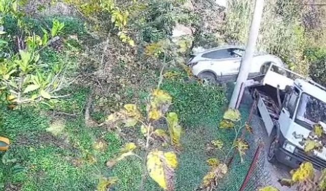 Çekiciye yüklenirken geri viteste unutulan araç rampadan uçtu: 2 yaralı